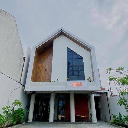Smedi Coliving Hotel Yogyakarta Luaran gambar